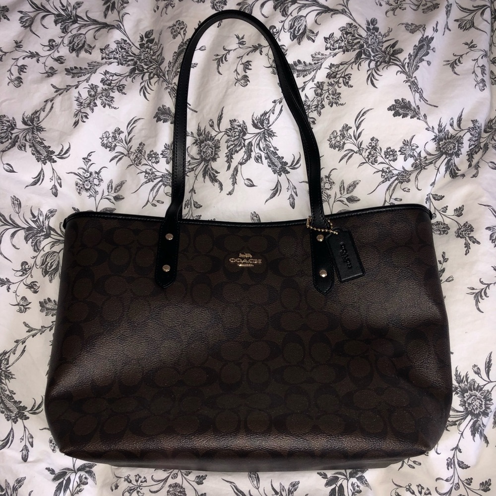 NWT Coach Signature City Zip Tote
